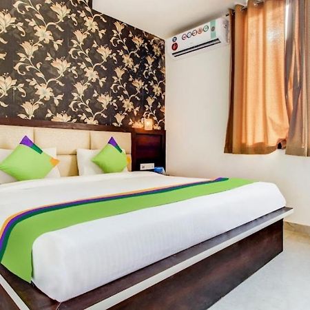 Hotel Blossom Rooms - Fully Ac Tājganj Esterno foto