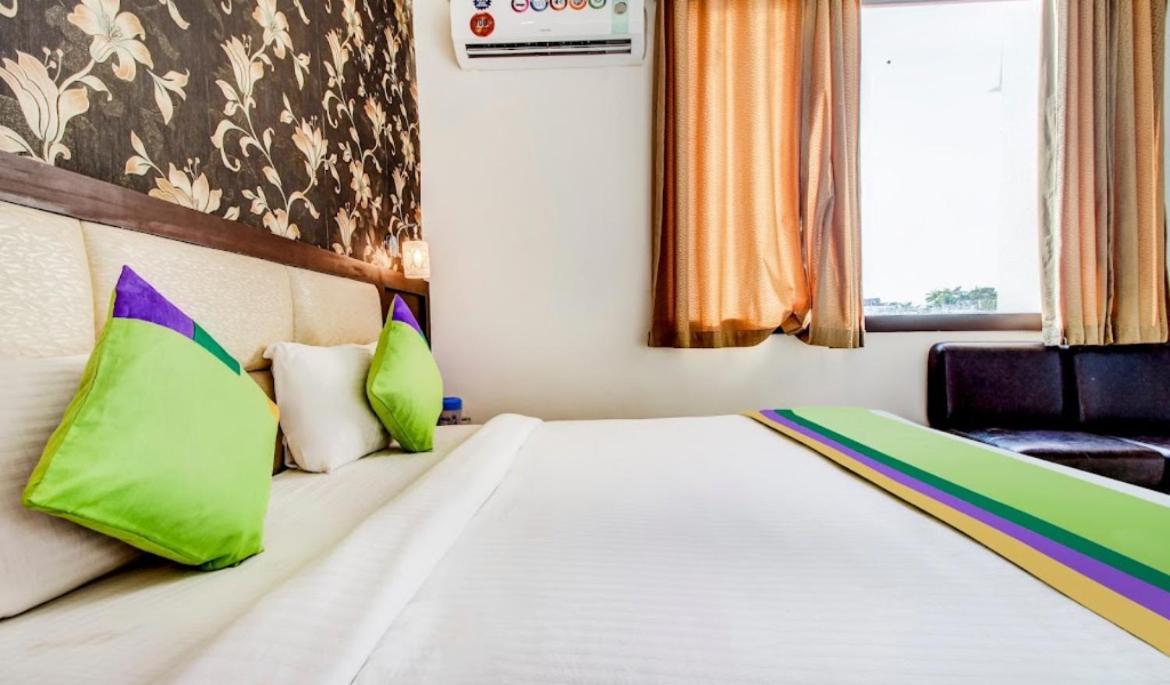 Hotel Blossom Rooms - Fully Ac Tājganj Esterno foto